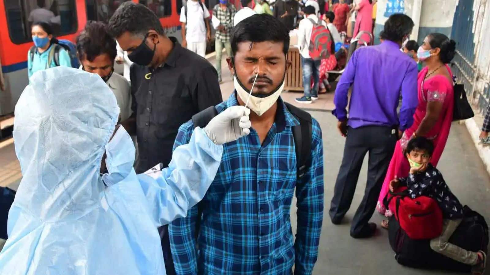 मुंबई में बढ़ा Covid-19 का खतरा! लोगों पर स्वाइन फ्लू और वायरल संक्रमण का डबल अटैक, जानिए क्या है वजह मुंबई में बढ़ा Covid-19 का खतरा! लोगों पर स्वाइन फ्लू और वायरल संक्रमण का डबल अटैक, जानिए क्या है वजह