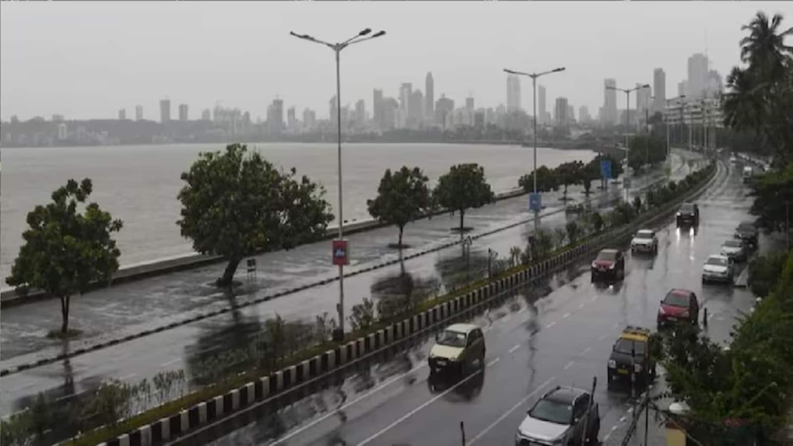 Mumbai Weather: मुंबई में आज गरज-चमक के साथ तेज बारिश का अलर्ट, 60 kmph की रफ्तार से चल सकती हैं हवाएं Mumbai Weather: मुंबई में आज गरज-चमक के साथ तेज बारिश का अलर्ट, 60 kmph की रफ्तार से चल सकती हैं हवाएं