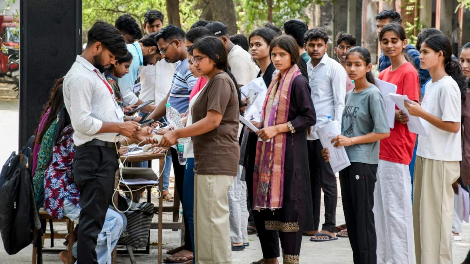 NEET Re-Exam 2026: बायोमेट्रिक वेरिफिकेशन से लेकर CCTV कैमरे तक, कल होने वाले NEET री-टेस्ट के लिए किए गए कड़े इंतजाम NEET Re-Exam 2026: बायोमेट्रिक वेरिफिकेशन से लेकर CCTV कैमरे तक, कल होने वाले NEET री-टेस्ट के लिए किए गए कड़े इंतजाम