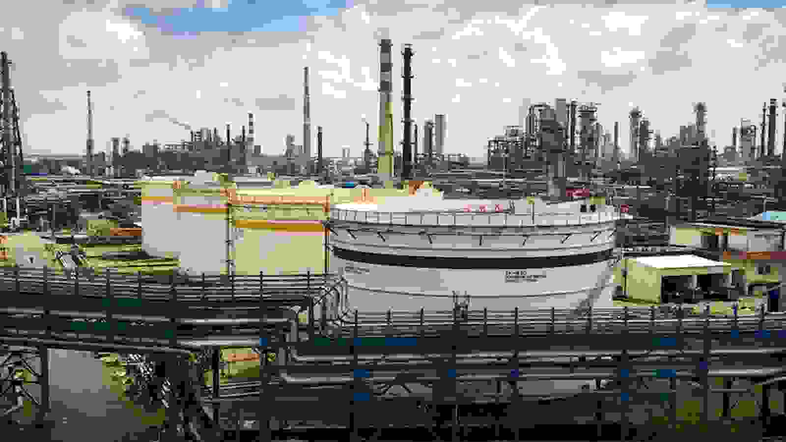 Oil & Gas Stock: मिडिल ईस्ट में शांति की उम्मीद में ब्रेंट क्रूड में गिरावट, ONGC, ऑयल इंडिया के शेयर 2% तक टूटे Oil & Gas Stock: मिडिल ईस्ट में शांति की उम्मीद में ब्रेंट क्रूड में गिरावट, ONGC, ऑयल इंडिया के शेयर 2% तक टूटे