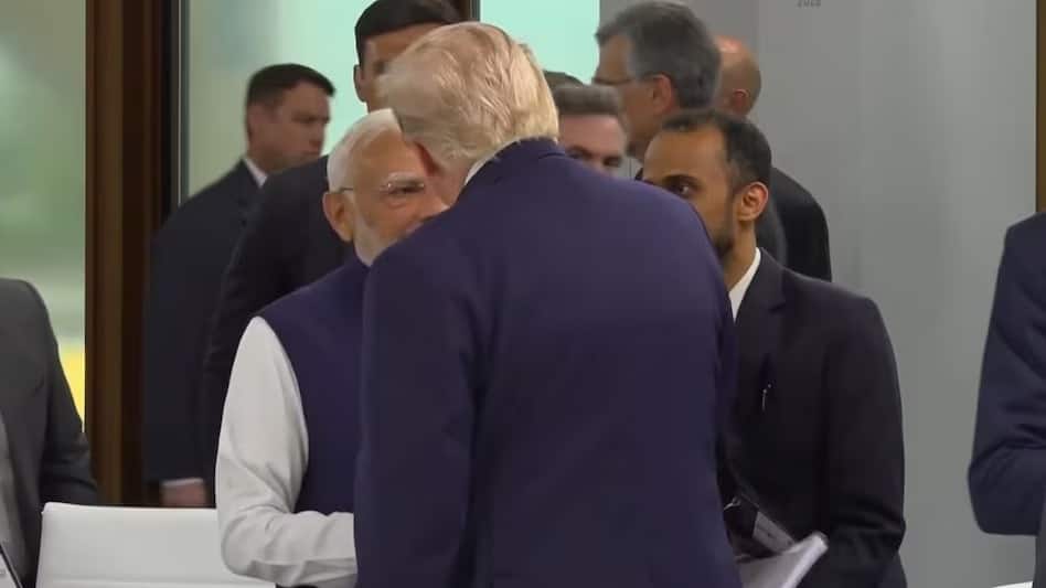 16 महीने बाद मुलाकात...G7 समिट से मिले पीएम मोदी-ट्रंप, एक साथ बैठे आए नजर 16 महीने बाद मुलाकात...G7 समिट से मिले पीएम मोदी-ट्रंप, एक साथ बैठे आए नजर