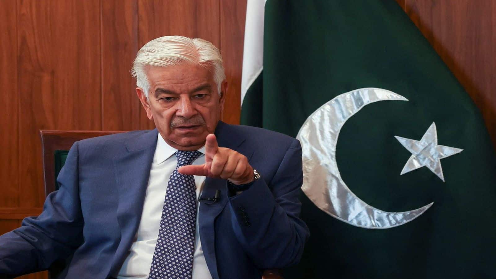 India-Pakistan Dispute: 'भारत से युद्ध करेंगे...'; पाकिस्तान में गहराता जल संकट! PAK रक्षा मंत्री ने दी गीदड़ भभकी India-Pakistan Dispute: 'भारत से युद्ध करेंगे...'; पाकिस्तान में गहराता जल संकट! PAK रक्षा मंत्री ने दी गीदड़ भभकी