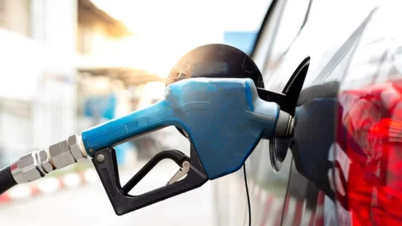 Petrol Diesel Price Today: सुबह 6 बजे अपडेट हुए पेट्रोल-डीजल के रेट, चेक करें अपने शहर का भाव Petrol Diesel Price Today: सुबह 6 बजे अपडेट हुए पेट्रोल-डीजल के रेट, चेक करें अपने शहर का भाव