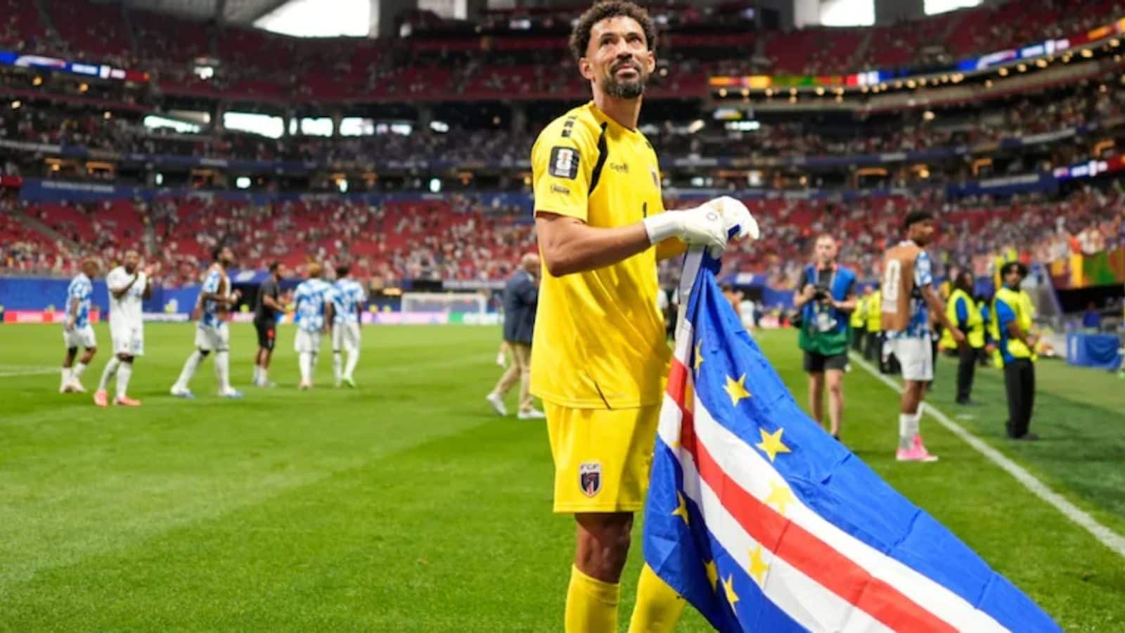 रातों रात 6.2 मिलियन इंस्टाग्राम फॉलोअर्स! 40 की उम्र में FIFA वर्ल्ड कप में डेब्यू करने वाले गोलकीपर वोजिन्हा की कहानी चमत्कृत करने वाली रातों रात 6.2 मिलियन इंस्टाग्राम फॉलोअर्स! 40 की उम्र में FIFA वर्ल्ड कप में डेब्यू करने वाले गोलकीपर वोजिन्हा की कहानी चमत्कृत करने वाली