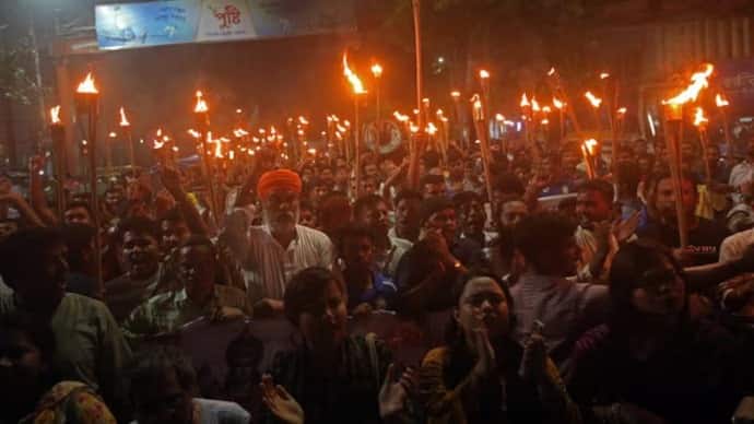 भगवान राम का अपमान बर्दाश्त नहीं....बांग्लादेश में सड़कों पर उतरे हजारों हिन्दू, सरकार को दी ये चुनौती भगवान राम का अपमान बर्दाश्त नहीं....बांग्लादेश में सड़कों पर उतरे हजारों हिन्दू, सरकार को दी ये चुनौती