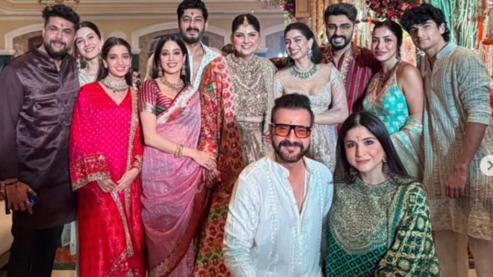 Anshula Kapoor-Rohan Thakkar pre-wedding functions: शुरू हुए अर्जुन कपूर की बहन अंशुला के प्री-वेडिंग फंक्शन, पंजाबी शादी में लगेगा गुजराती तड़का Anshula Kapoor-Rohan Thakkar pre-wedding functions: शुरू हुए अर्जुन कपूर की बहन अंशुला के प्री-वेडिंग फंक्शन, पंजाबी शादी में लगेगा गुजराती तड़का
