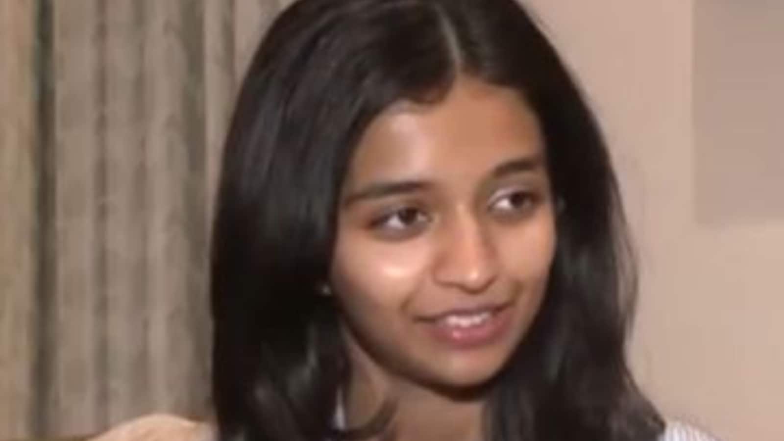 CBSE री-इवैल्यूएशन के बाद रांची की छात्रा के बढ़ गए नंबर! मिले पूरे 500 अंक, वायरल हो रहा वीडियो CBSE री-इवैल्यूएशन के बाद रांची की छात्रा के बढ़ गए नंबर! मिले पूरे 500 अंक, वायरल हो रहा वीडियो