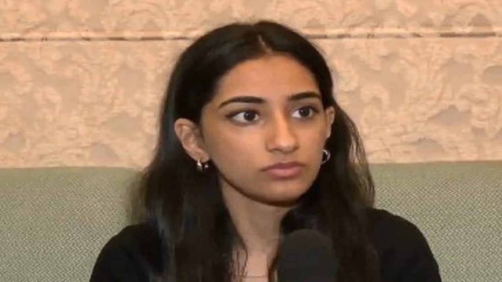 Devina Gehlot CUET UG 2026 AIR 1: 1232 अंकों के साथ टॉपर बनी देविना गहलोत ने इस नुस्खे से पाई सफलता, जानें क्या है देविना का सक्सेस मंत्र Devina Gehlot CUET UG 2026 AIR 1: 1232 अंकों के साथ टॉपर बनी देविना गहलोत ने इस नुस्खे से पाई सफलता, जानें क्या है देविना का सक्सेस मंत्र