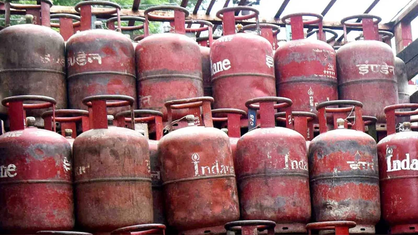 LPG Price Today: कितनी है आज 14.2 किलो और 19 किलों वाले गैस सिलेंडर के दाम? चेक करें आज का ताजा रेट LPG Price Today: कितनी है आज 14.2 किलो और 19 किलों वाले गैस सिलेंडर के दाम? चेक करें आज का ताजा रेट