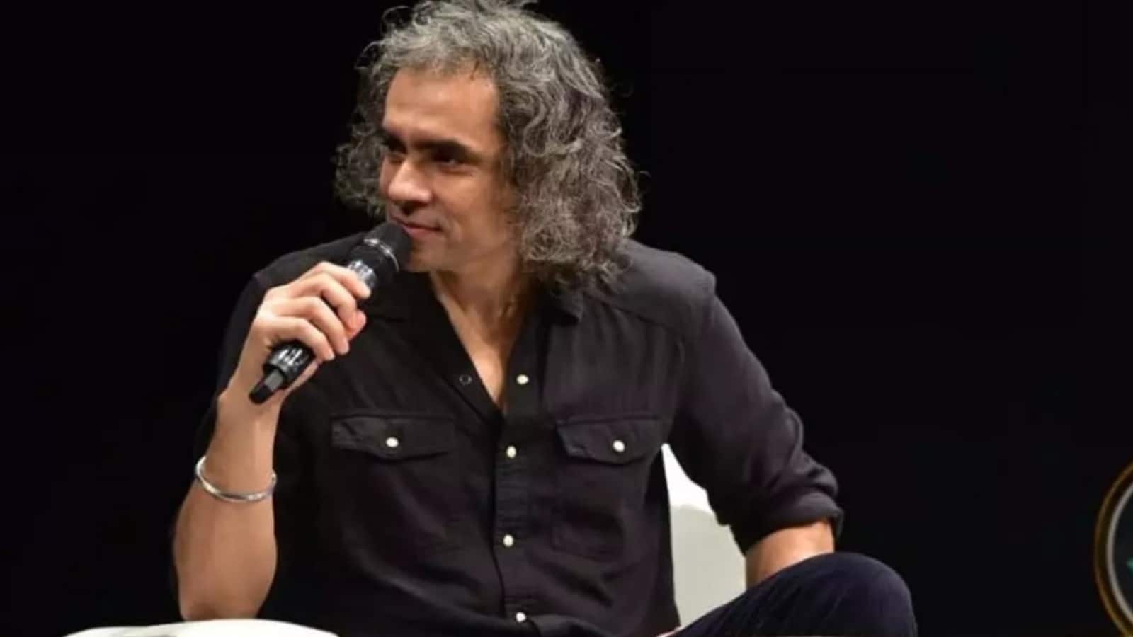Imtiaz Ali: जब दिल्ली में कॉलेज के दिनों इम्तियाज़ अली का हो गया था किडनैप, फिल्ममेकर ने ऐसे छुड़ाया था लोकल गैंग से पीछा Imtiaz Ali: जब दिल्ली में कॉलेज के दिनों इम्तियाज़ अली का हो गया था किडनैप, फिल्ममेकर ने ऐसे छुड़ाया था लोकल गैंग से पीछा