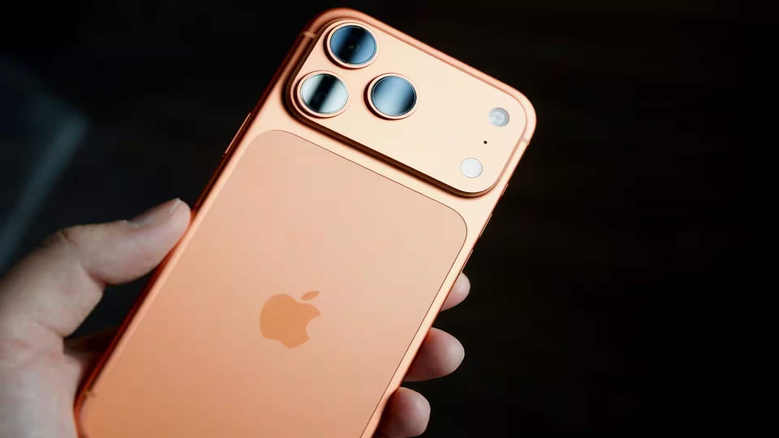 Tata की iPhone फैक्ट्री बंद तो नहीं हो जाएगी! जमीन का पानी दूषित होने का मामला, प्रदूषण बोर्ड के तेवर कड़े Tata की iPhone फैक्ट्री बंद तो नहीं हो जाएगी! जमीन का पानी दूषित होने का मामला, प्रदूषण बोर्ड के तेवर कड़े