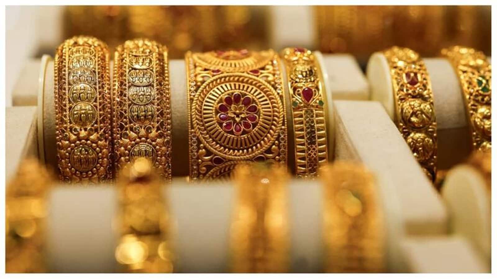 Gold Price Today: एक हफ्ते में 24 कैरेट गोल्ड ₹4690 तक और 22 कैरेट गोल्ड ₹4300 तक सस्ता, चेक करें नए रेट Gold Price Today: एक हफ्ते में 24 कैरेट गोल्ड ₹4690 तक और 22 कैरेट गोल्ड ₹4300 तक सस्ता, चेक करें नए रेट