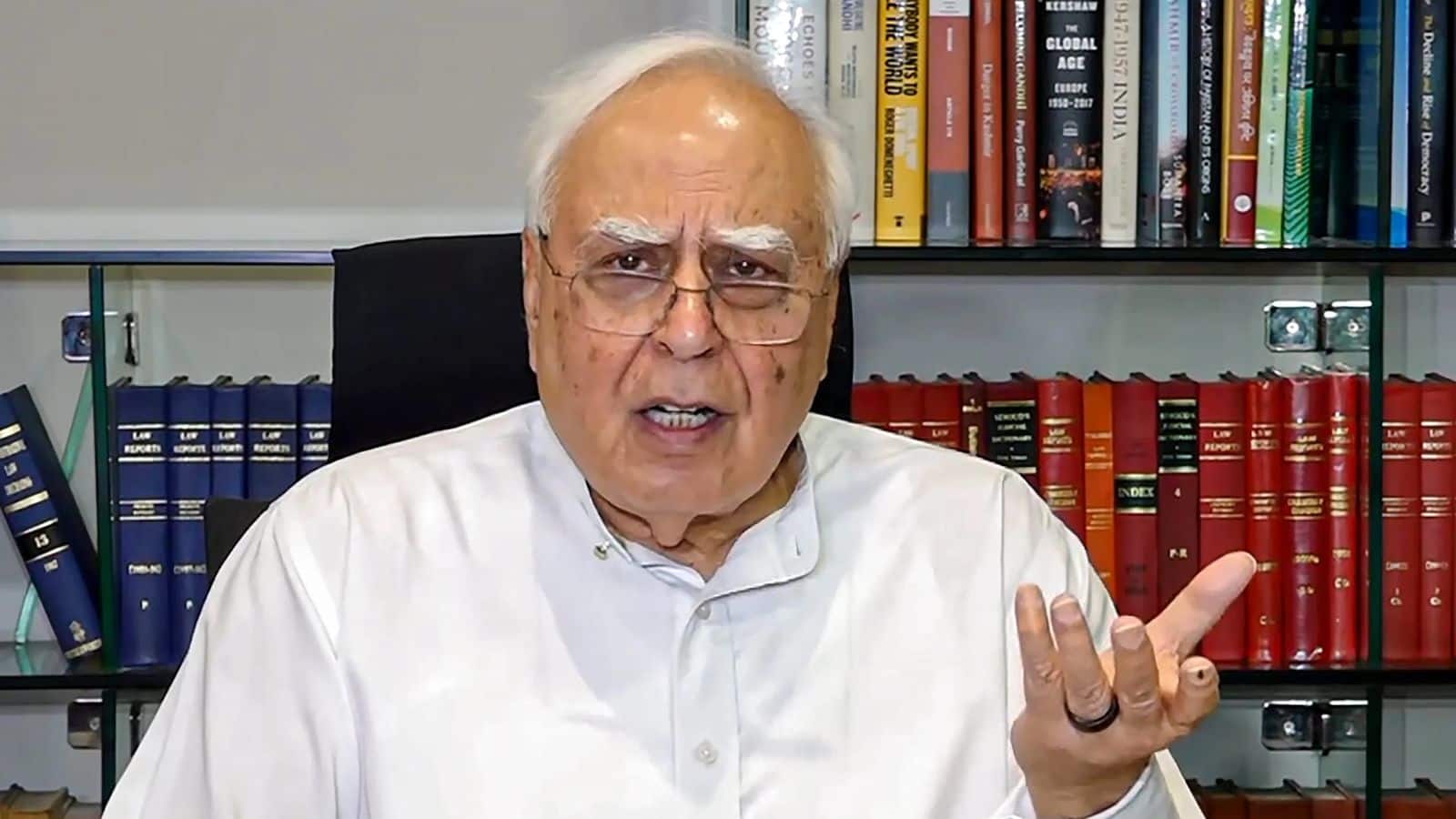 Kapil Sibal News: 'भारत में रहने पर शर्म आती है...'; कपिल सिब्बल के विवादित बयान पर बवाल, BJP भड़की Kapil Sibal News: 'भारत में रहने पर शर्म आती है...'; कपिल सिब्बल के विवादित बयान पर बवाल, BJP भड़की