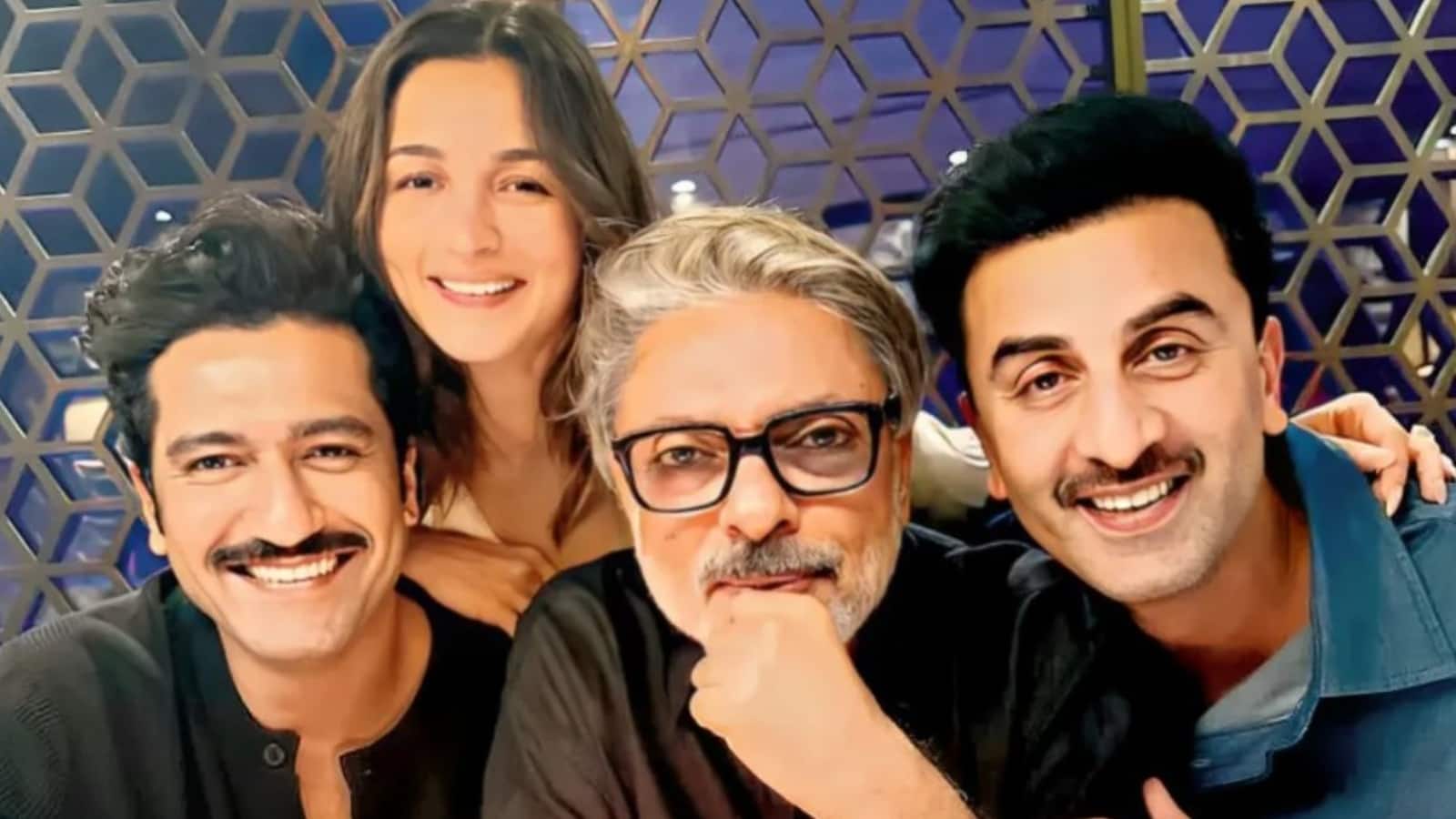 Love and War: 'लव एंड वॉर' के क्रू मेंबर की करंट लगने से मौत, भंसाली प्रोडक्शंस ने 40 लाख मुआवजे की पेशकश की Love and War: 'लव एंड वॉर' के क्रू मेंबर की करंट लगने से मौत, भंसाली प्रोडक्शंस ने 40 लाख मुआवजे की पेशकश की