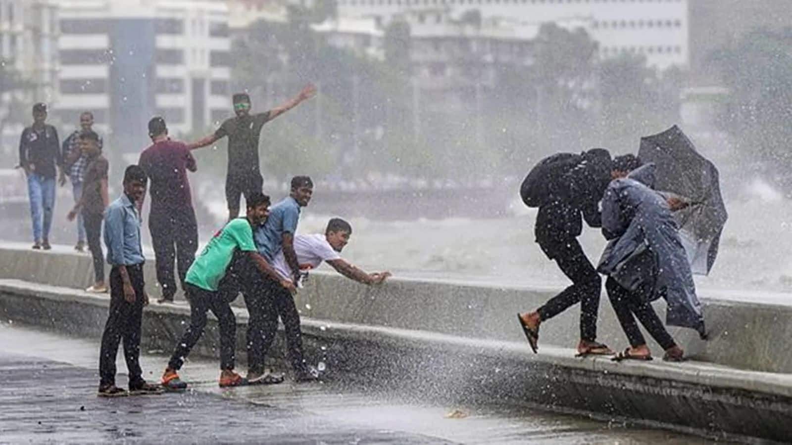 India Weather Today: दिल्ली से लेकर मुंबई तक होगी झमाझम बारिश, IMD ने इन इलाकों में हैवी रेन और आंधी तूफान का अलर्ट दिया India Weather Today: दिल्ली से लेकर मुंबई तक होगी झमाझम बारिश, IMD ने इन इलाकों में हैवी रेन और आंधी तूफान का अलर्ट दिया