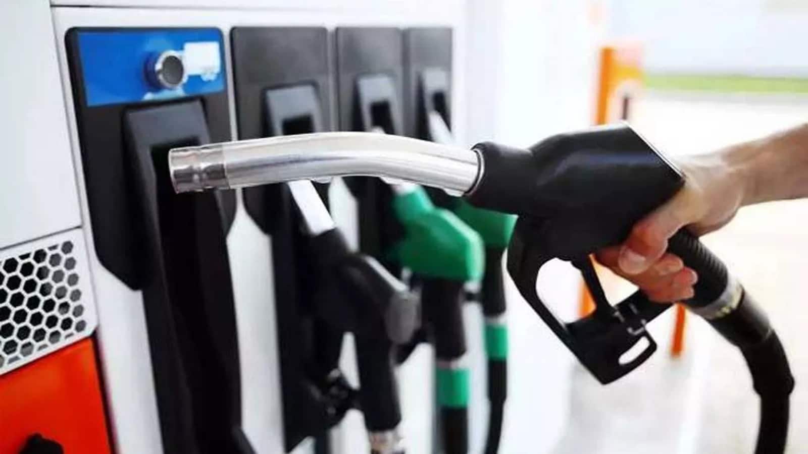 Petrol Diesel Price Today: कहां सबसे महंगा और सबसे सस्ता मिल रहा पेट्रोल-डीजल? जानिए आज के ताजा रेट Petrol Diesel Price Today: कहां सबसे महंगा और सबसे सस्ता मिल रहा पेट्रोल-डीजल? जानिए आज के ताजा रेट