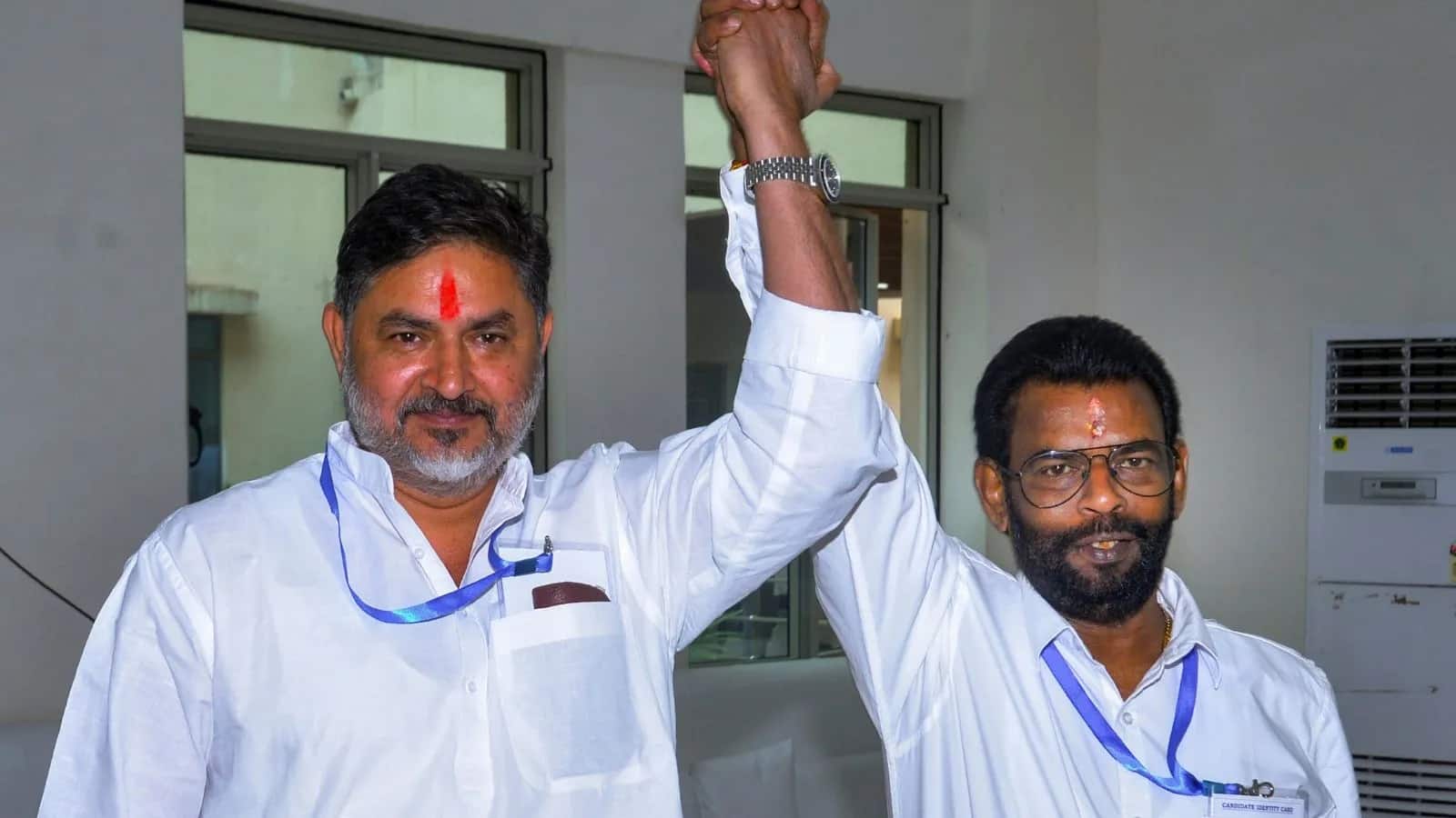 झारखंड में कांग्रेस कैंडिडेट प्रणव झा को क्यों मिली हार, किसने किया क्रॉस वोट? झारखंड में कांग्रेस कैंडिडेट प्रणव झा को क्यों मिली हार, किसने किया क्रॉस वोट?