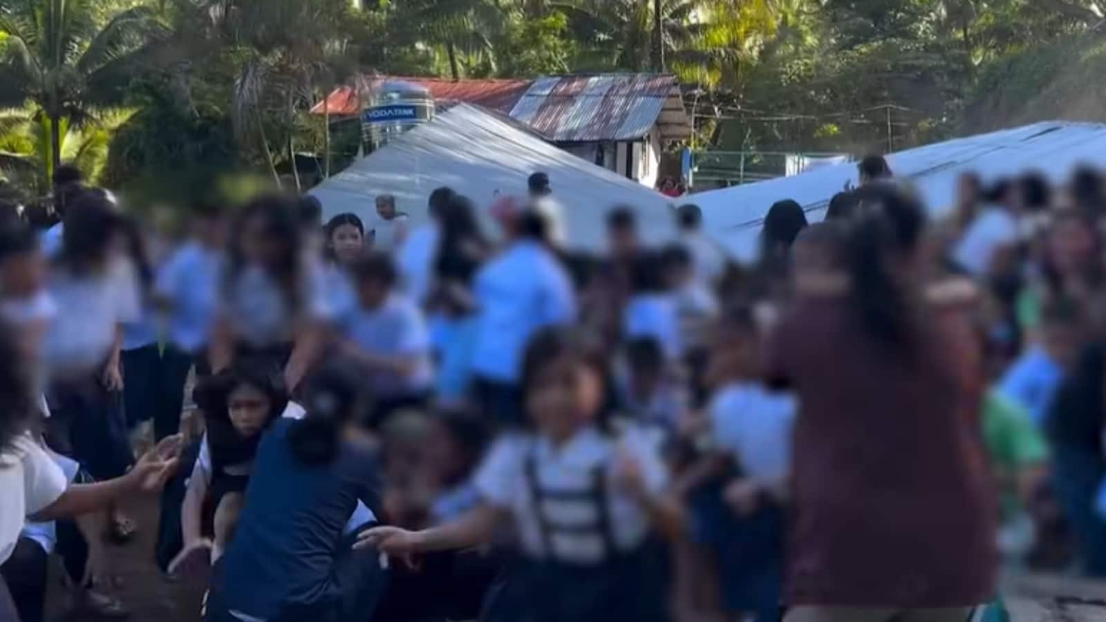 Video: फिलीपींस में आया 7.8 तीव्रता का भूंकप, भयानक डोलने लगी धरती तो इस स्कूल के बच्चों, टीचरों ने एक दूसरे को गजब थामा Video: फिलीपींस में आया 7.8 तीव्रता का भूंकप, भयानक डोलने लगी धरती तो इस स्कूल के बच्चों, टीचरों ने एक दूसरे को गजब थामा