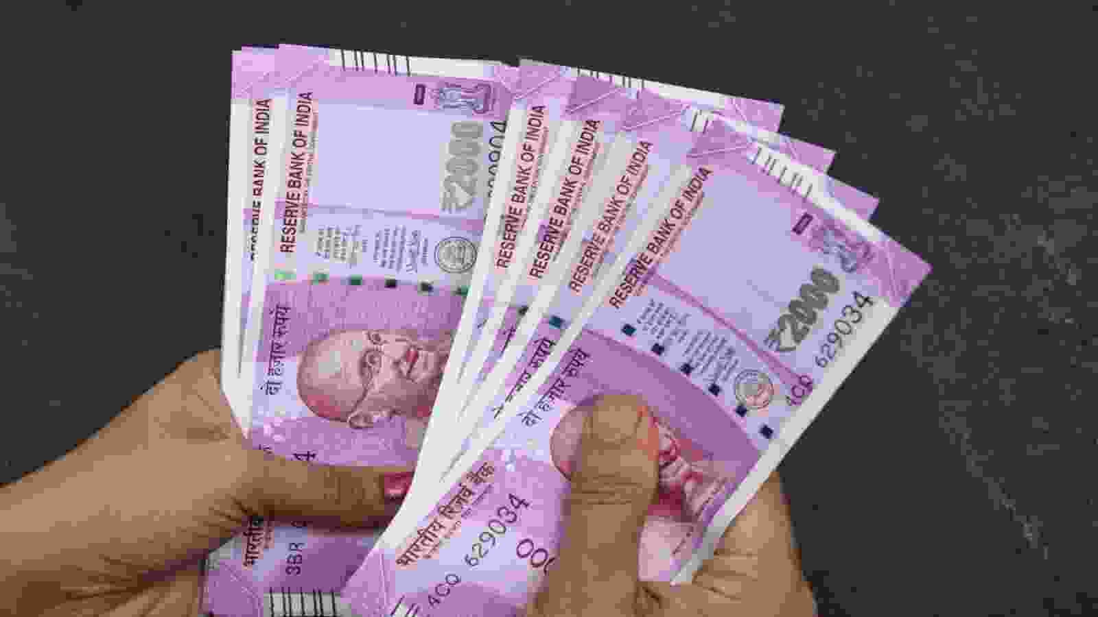 ₹2000 के नोट को लेकर RBI ने किया बड़ा ऐलान, बताया अब क्या करना चाहिए आपको ₹2000 के नोट को लेकर RBI ने किया बड़ा ऐलान, बताया अब क्या करना चाहिए आपको