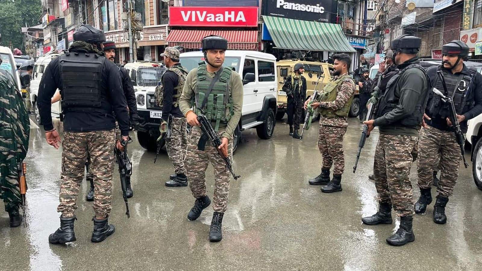 Anantnag Terror Attack: जम्मू-कश्मीर के अनंतनाग में आतंकी हमला, गोलीबारी में पुलिसकर्मी शहीद Anantnag Terror Attack: जम्मू-कश्मीर के अनंतनाग में आतंकी हमला, गोलीबारी में पुलिसकर्मी शहीद