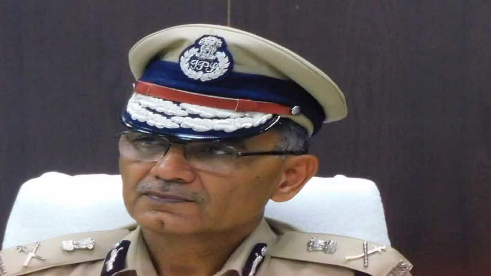 Tripura DGP Dead: त्रिपुरा के DGP की संदिग्ध मौत से हड़कंप! पुलिस हेडक्वार्टर में मृत पाए गए अनुराग धनखड़, जानिए कौन थे IPS अधिकारी Tripura DGP Dead: त्रिपुरा के DGP की संदिग्ध मौत से हड़कंप! पुलिस हेडक्वार्टर में मृत पाए गए अनुराग धनखड़, जानिए कौन थे IPS अधिकारी