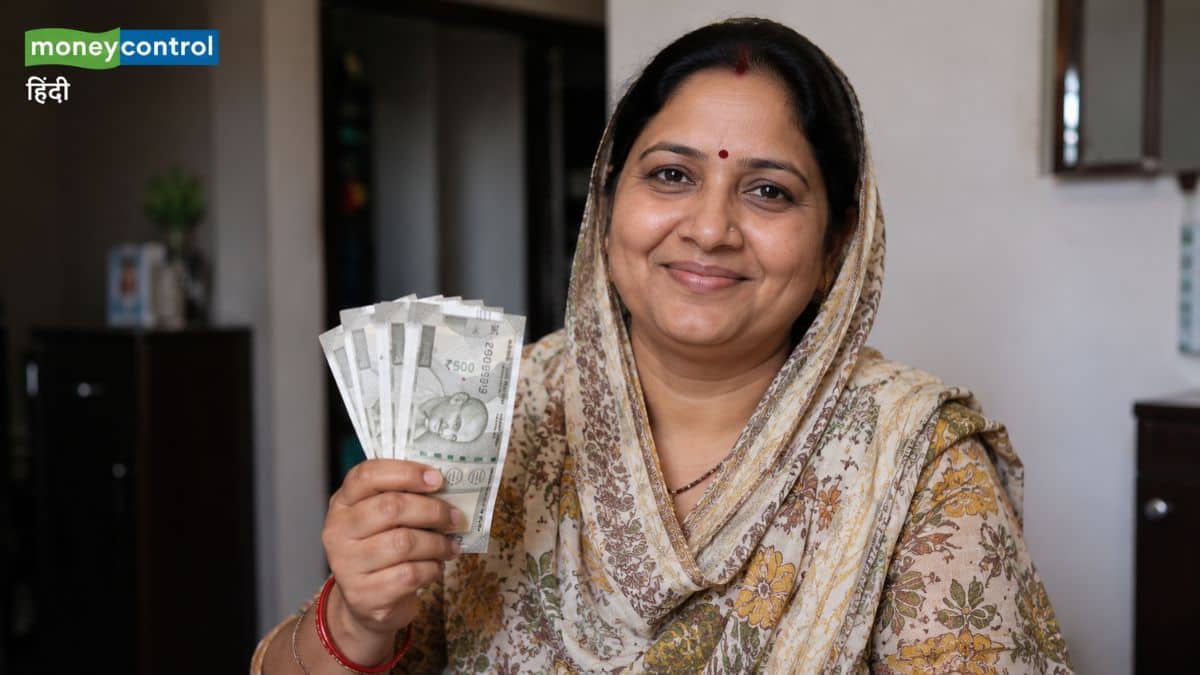 Delhi Lakshmi Yojana: 2500 में से हाथ में मिलेंगे सिर्फ 1000, जानिए RD लॉक-इन, पात्रता और बाकी सारे नियम Delhi Lakshmi Yojana: 2500 में से हाथ में मिलेंगे सिर्फ 1000, जानिए RD लॉक-इन, पात्रता और बाकी सारे नियम