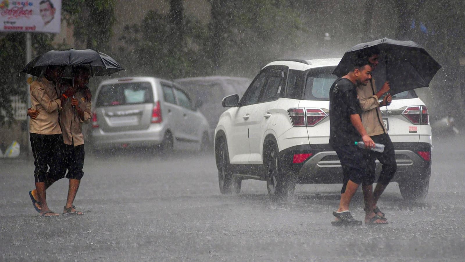 Delhi Weather Today: राजधानी में आज फिर बारिश का अलर्ट! रिकॉर्ड बरसात के बाद IMD ने बताया अगले 5 दिनों तक कैसा रहेगा मौसम Delhi Weather Today: राजधानी में आज फिर बारिश का अलर्ट! रिकॉर्ड बरसात के बाद IMD ने बताया अगले 5 दिनों तक कैसा रहेगा मौसम