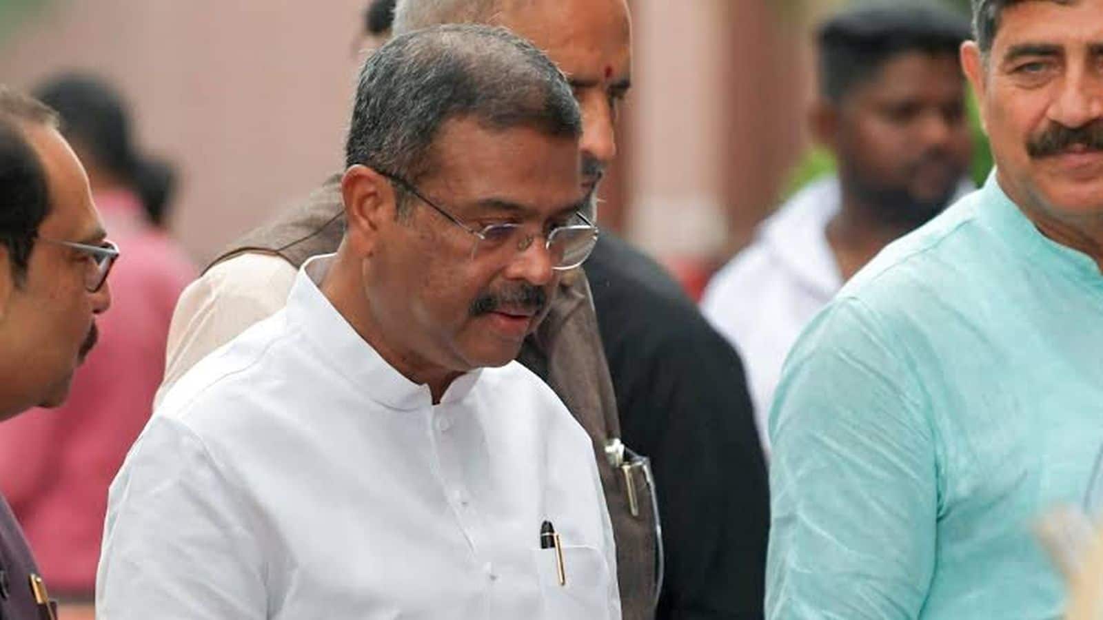 Dharmendra Pradhan Resigns: किसी विवाद के कारण इस्तीफा देने वाले मोदी सरकार के दूसरे मंत्री हैं धर्मेंद्र प्रधान, पहले कौन थे? Dharmendra Pradhan Resigns: किसी विवाद के कारण इस्तीफा देने वाले मोदी सरकार के दूसरे मंत्री हैं धर्मेंद्र प्रधान, पहले कौन थे?