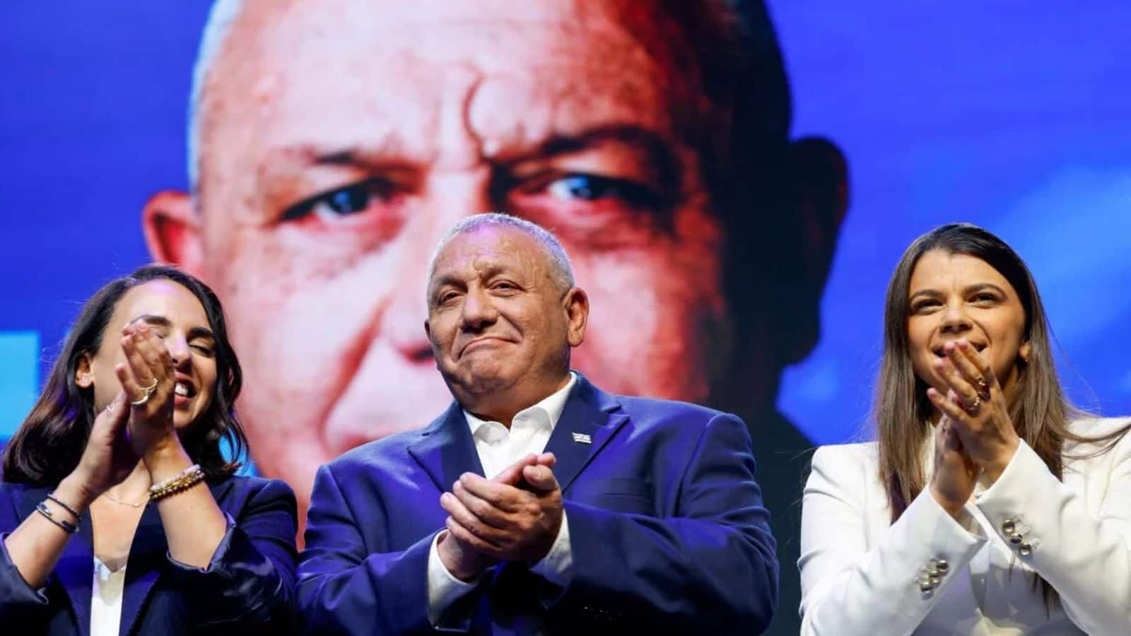 Israel Elections: कौन हैं पूर्व सेना प्रमुख गादी आइजनकोट जिन्होंने बेंजामिन नेतन्याहू के खिलाफ खोला मोर्चा, क्या शिकस्त दे पाएंगे? Israel Elections: कौन हैं पूर्व सेना प्रमुख गादी आइजनकोट जिन्होंने बेंजामिन नेतन्याहू के खिलाफ खोला मोर्चा, क्या शिकस्त दे पाएंगे?