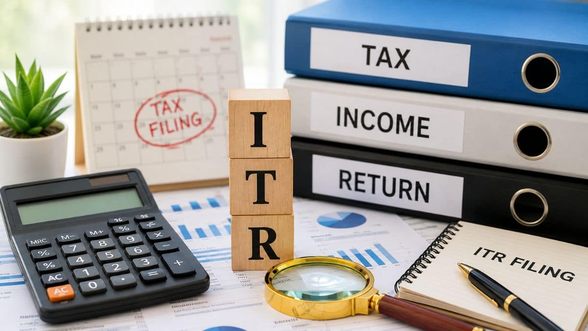 ITR Filing 2026: फॉर्म चुनने में की ये चूक तो टैक्स विभाग थमा देगा नोटिस, फाइलिंग से पहले देख लें ये 10 नियम ITR Filing 2026: फॉर्म चुनने में की ये चूक तो टैक्स विभाग थमा देगा नोटिस, फाइलिंग से पहले देख लें ये 10 नियम