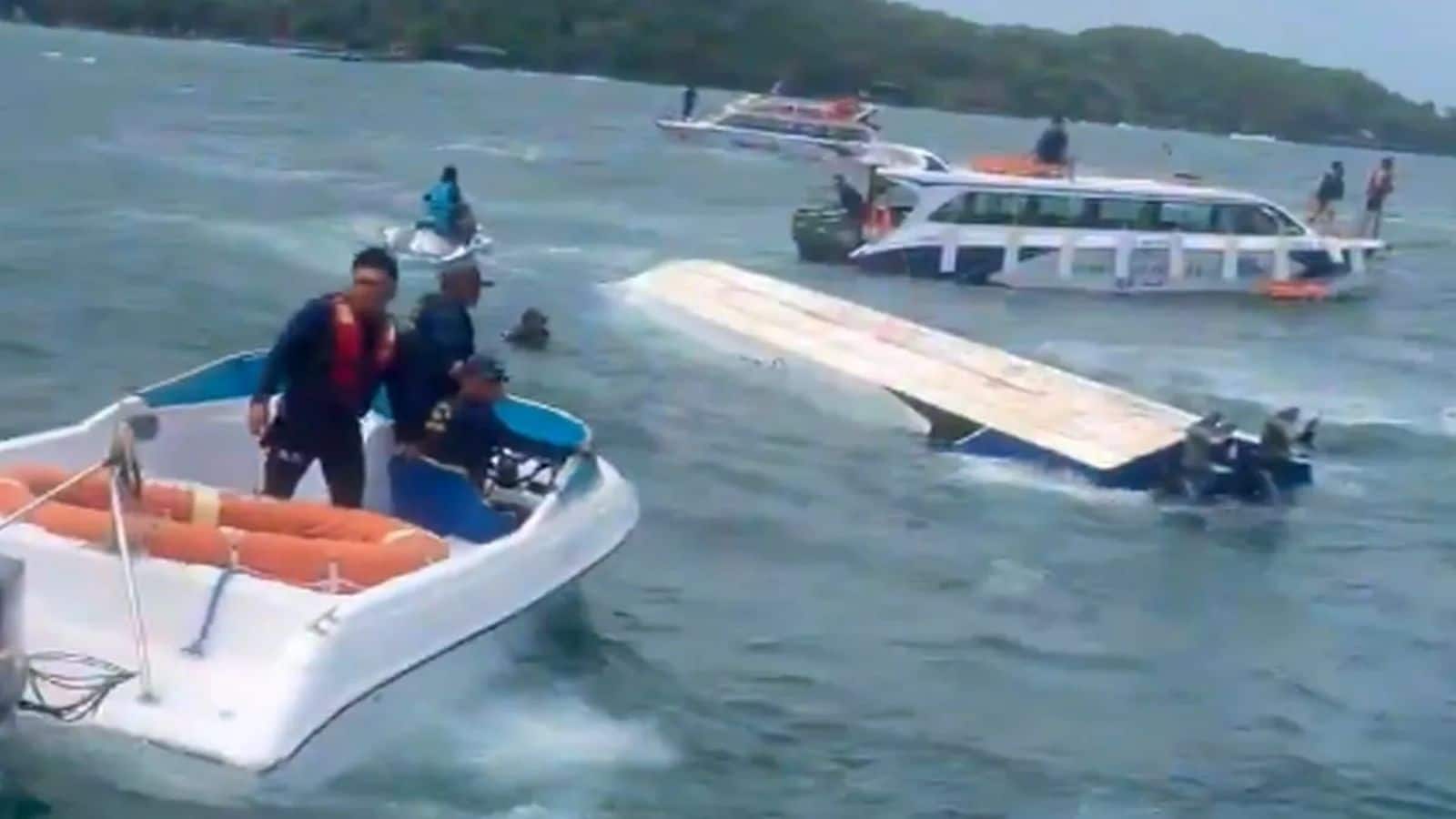 Vietnam Boat Accident: वियतनाम में बड़ा हादसा! 32 भारतीय पर्यटकों से भरी नाव पलटी, 15 की मौत Vietnam Boat Accident: वियतनाम में बड़ा हादसा! 32 भारतीय पर्यटकों से भरी नाव पलटी, 15 की मौत