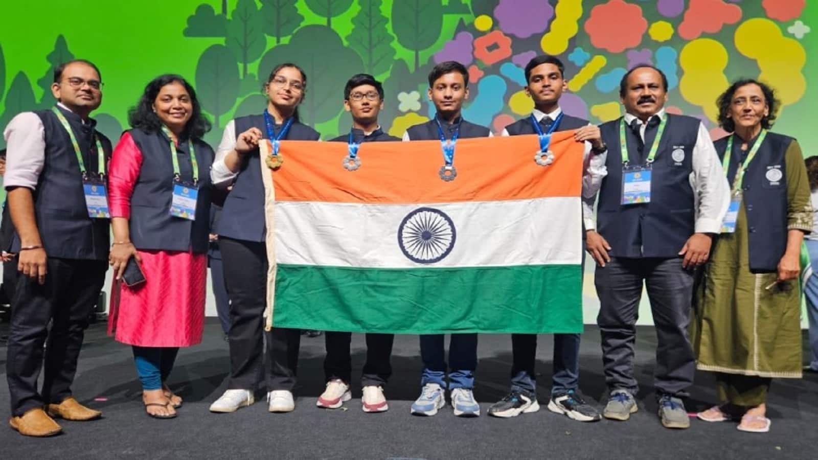 Olympiad 2026: फिजिक्स के बाद इंटरनेशनल बायोलॉजी और केमिस्ट्री ओलंपियाड में भारतीय छात्रों का जलवा, देश के लिए लगा दी मेडलों की झड़ी Olympiad 2026: फिजिक्स के बाद इंटरनेशनल बायोलॉजी और केमिस्ट्री ओलंपियाड में भारतीय छात्रों का जलवा, देश के लिए लगा दी मेडलों की झड़ी