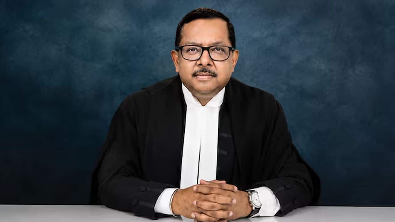 Justice Ujjal Bhuyan: 'गंगा किनारे चिकन खाने पर कोई कानूनी रोक नहीं..'; सुप्रीम कोर्ट के जज के बयान पर शुरू हई नई बहस Justice Ujjal Bhuyan: 'गंगा किनारे चिकन खाने पर कोई कानूनी रोक नहीं..'; सुप्रीम कोर्ट के जज के बयान पर शुरू हई नई बहस