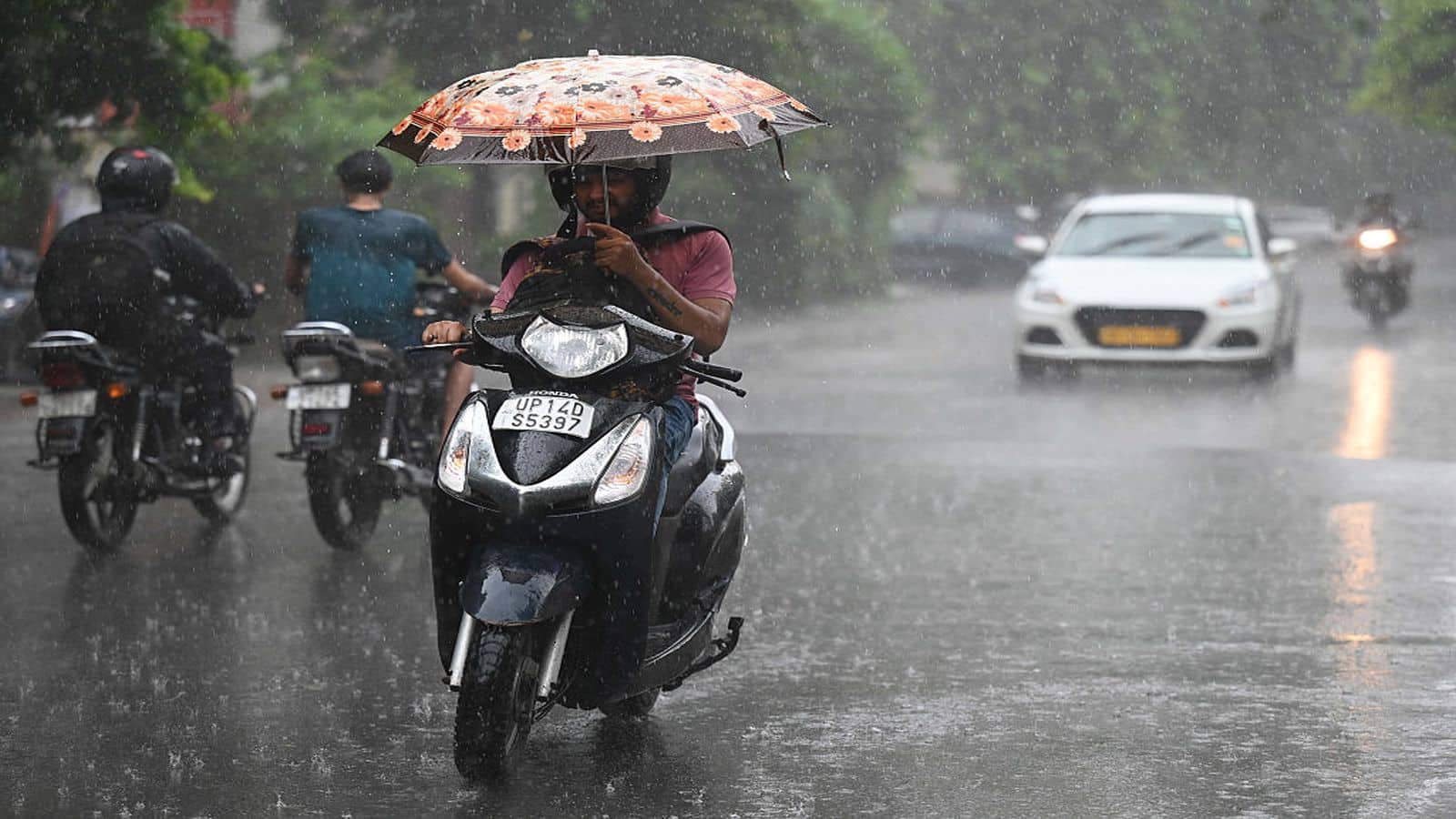 Monsoon Rain Update: 7000 किलोमीटर लंबी बारिश की पट्टी दिखी! क्या उत्तर भारत में फिर एक्टिव होगा मानसून? IMD ने जारी किया नया अलर्ट Monsoon Rain Update: 7000 किलोमीटर लंबी बारिश की पट्टी दिखी! क्या उत्तर भारत में फिर एक्टिव होगा मानसून? IMD ने जारी किया नया अलर्ट
