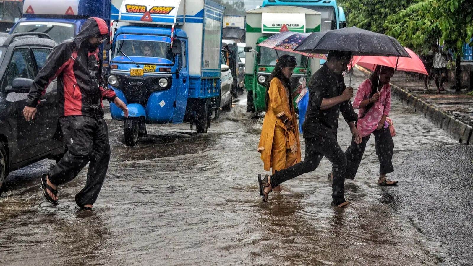 Mumbai Heavy Rain Red Alert: मुंबई-पुणे में बारिश ने मचाई तबाही! 'रेड अलर्ट' के बीच स्कूल बंद, ये सारी ट्रेनें हुई कैंसिल Mumbai Heavy Rain Red Alert: मुंबई-पुणे में बारिश ने मचाई तबाही! 'रेड अलर्ट' के बीच स्कूल बंद, ये सारी ट्रेनें हुई कैंसिल