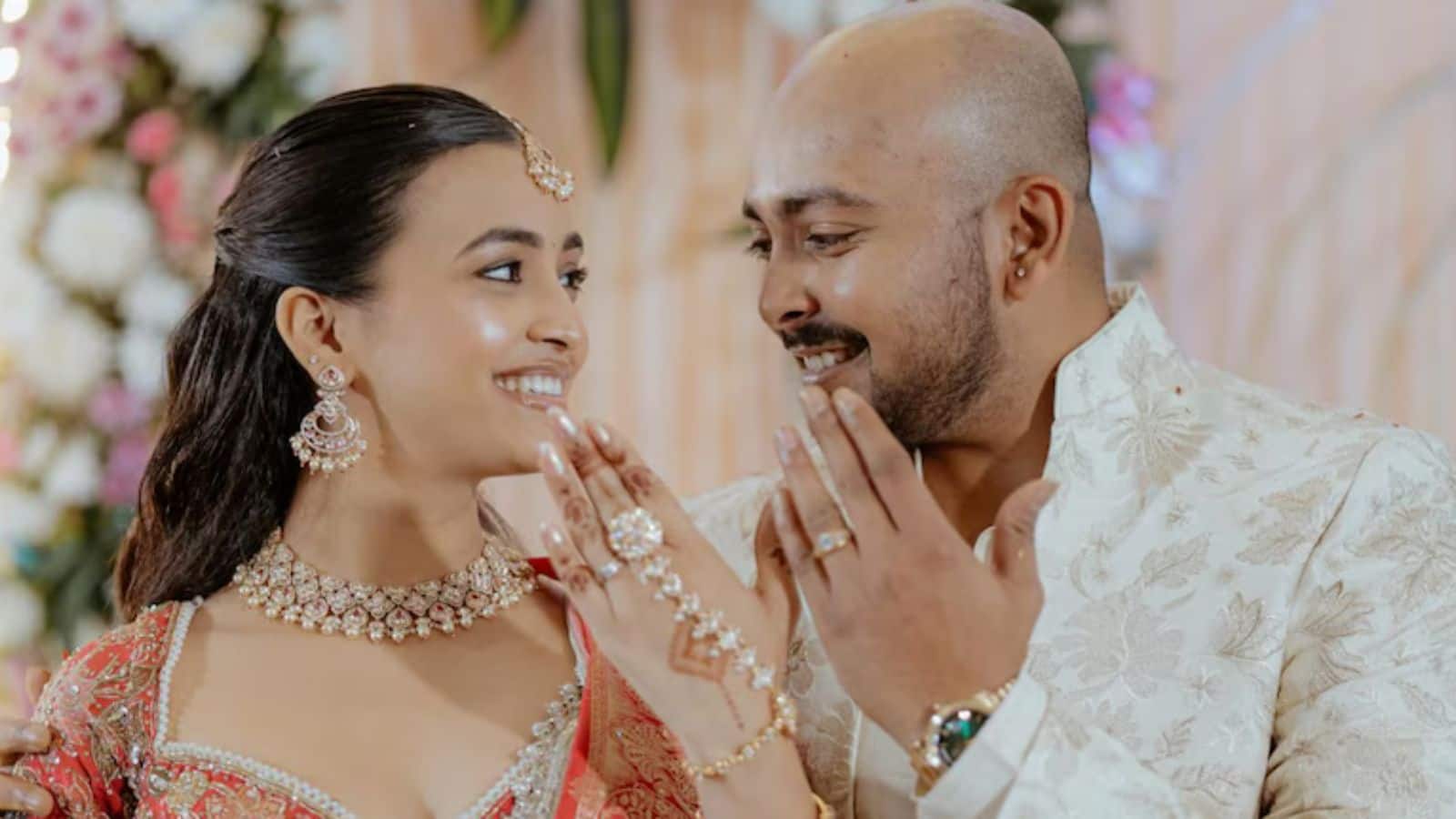 Prithvi-Akriti: पृथ्वी शॉ और मंगेतर आकृति के रिश्ते में आई दरार? एक्ट्रेस की 'क्रिप्टिक' पोस्ट ने सोशल मीडिया पर बढ़ाई हलचल Prithvi-Akriti: पृथ्वी शॉ और मंगेतर आकृति के रिश्ते में आई दरार? एक्ट्रेस की 'क्रिप्टिक' पोस्ट ने सोशल मीडिया पर बढ़ाई हलचल