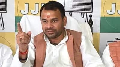 तेज प्रताप यादव को पटना पुलिस ने हिरासत में लिया, जानिए क्यों पुलिस में उठाया ये बड़ा कदम तेज प्रताप यादव को पटना पुलिस ने हिरासत में लिया, जानिए क्यों पुलिस में उठाया ये बड़ा कदम