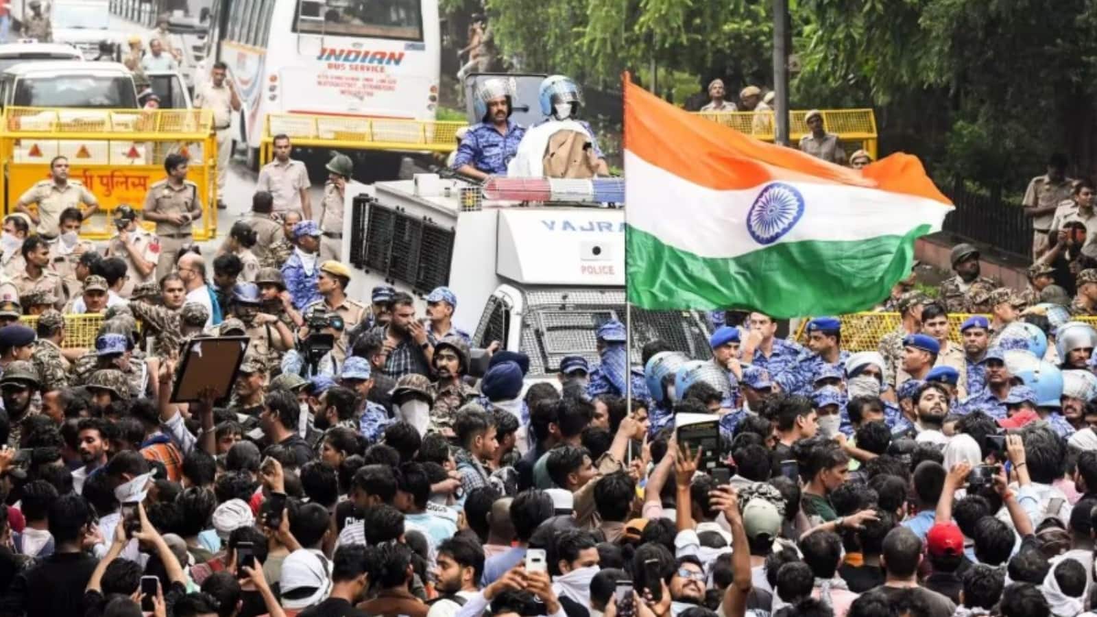 CJP Protest new advisory: कनॉट प्लेस में शाम 6:30 बजे तक बंद होंगी दुकानें, प्रोटेस्ट के बीच आई ये नई एडवाइजरी जानिए CJP Protest new advisory: कनॉट प्लेस में शाम 6:30 बजे तक बंद होंगी दुकानें, प्रोटेस्ट के बीच आई ये नई एडवाइजरी जानिए