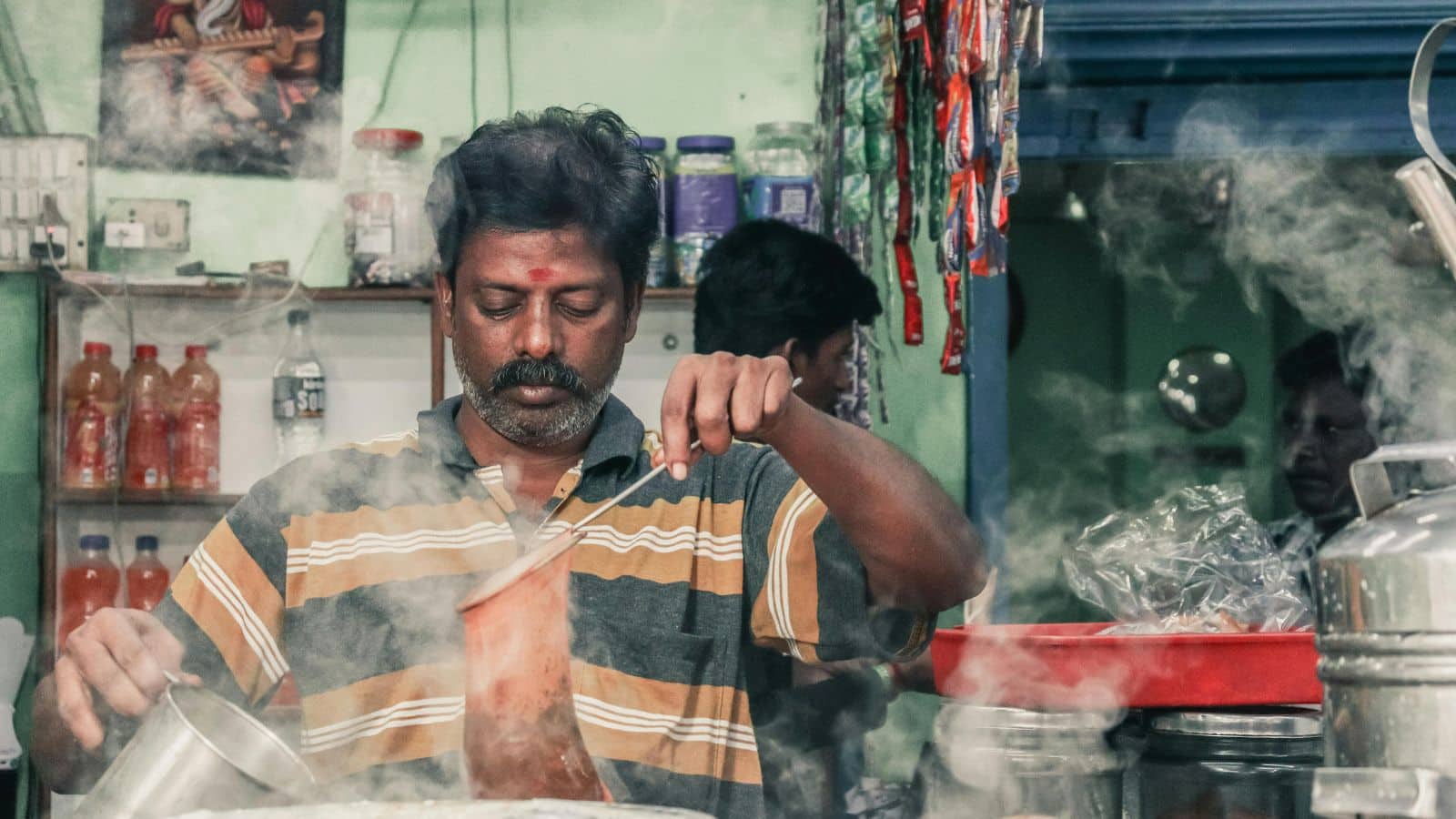 38 हजार रुपये की नौकरी छोड़ चाय बेचने लगा शख्स, अब कमाई सुनकर लोग बोले- ये तो कमाल हो गया 38 हजार रुपये की नौकरी छोड़ चाय बेचने लगा शख्स, अब कमाई सुनकर लोग बोले- ये तो कमाल हो गया