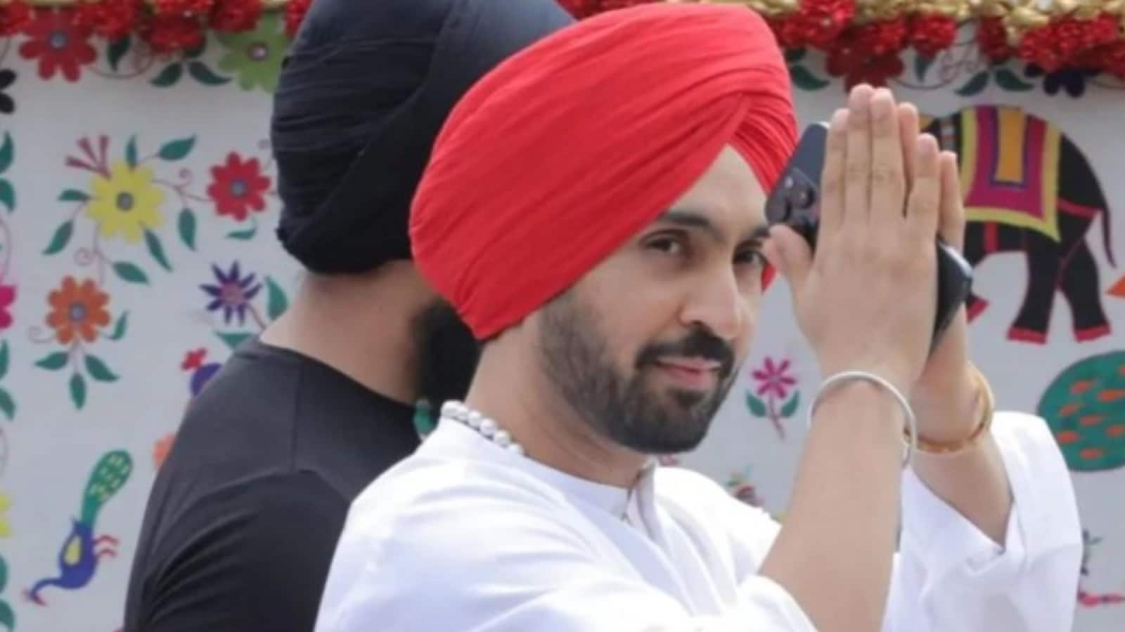 Diljit Dosanjh: दिलजीत दोसांझ ने ग्रीन कार्ड वाले जोक की आड़ में US सिटिजनशिप के सवाल को किया इग्नोर, बोले- ‘मैं कुछ नहीं कह रहा’ Diljit Dosanjh: दिलजीत दोसांझ ने ग्रीन कार्ड वाले जोक की आड़ में US सिटिजनशिप के सवाल को किया इग्नोर, बोले- ‘मैं कुछ नहीं कह रहा’
