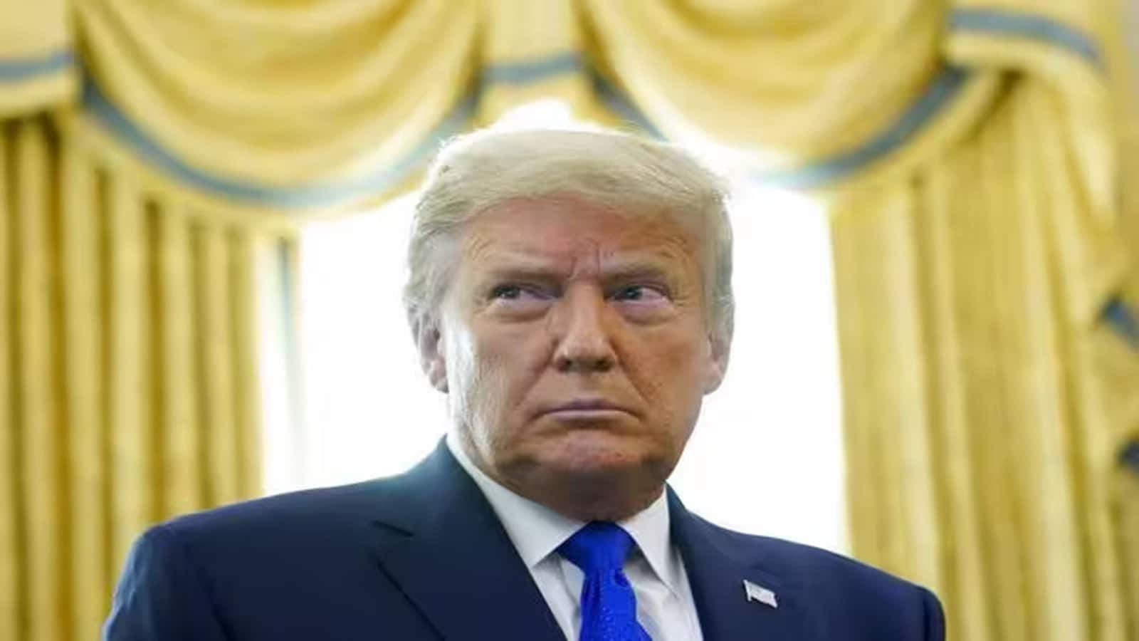 Trump Tariffs: अमेरिका ने 60 ट्रेडिंग पार्टनर्स पर लगाए नए टैरिफ, भारत के सामान पर 10% रहेगी दर Trump Tariffs: अमेरिका ने 60 ट्रेडिंग पार्टनर्स पर लगाए नए टैरिफ, भारत के सामान पर 10% रहेगी दर
