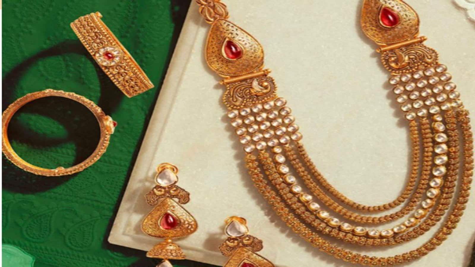 Kalyan Jewellers में एक म्यूचुअल फंड हाउस बेच सकता है 5 करोड़ शेयर, कीमत फिसली Kalyan Jewellers में एक म्यूचुअल फंड हाउस बेच सकता है 5 करोड़ शेयर, कीमत फिसली
