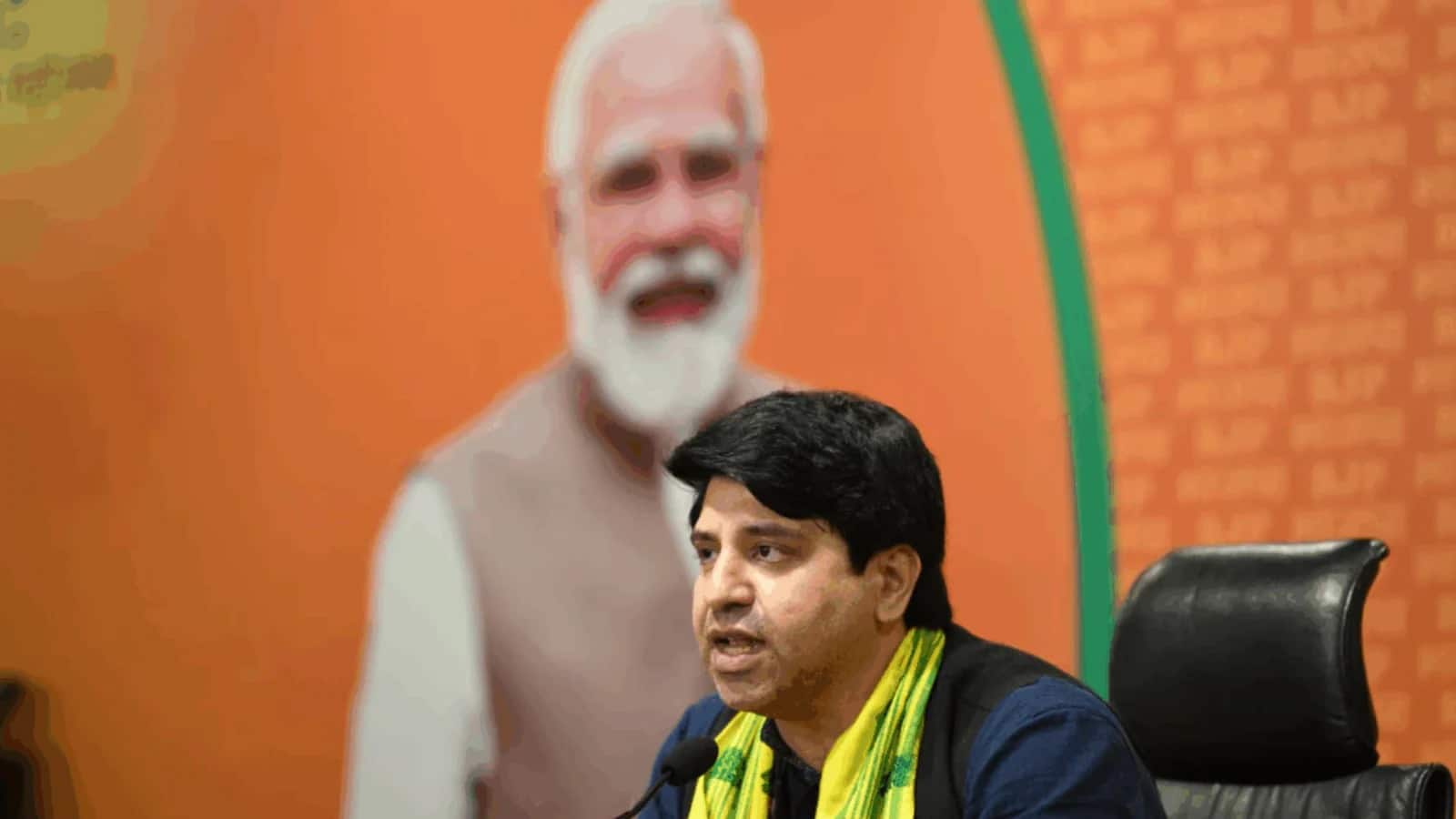 BJP से इस्तीफे के बाद चर्चा में शहजाद पूनावाला की फैमिली का गांधी-वाड्रा परिवार से है एक खास कनेक्शन! जानिए इनकी पूरी प्रोफाइल BJP से इस्तीफे के बाद चर्चा में शहजाद पूनावाला की फैमिली का गांधी-वाड्रा परिवार से है एक खास कनेक्शन! जानिए इनकी पूरी प्रोफाइल