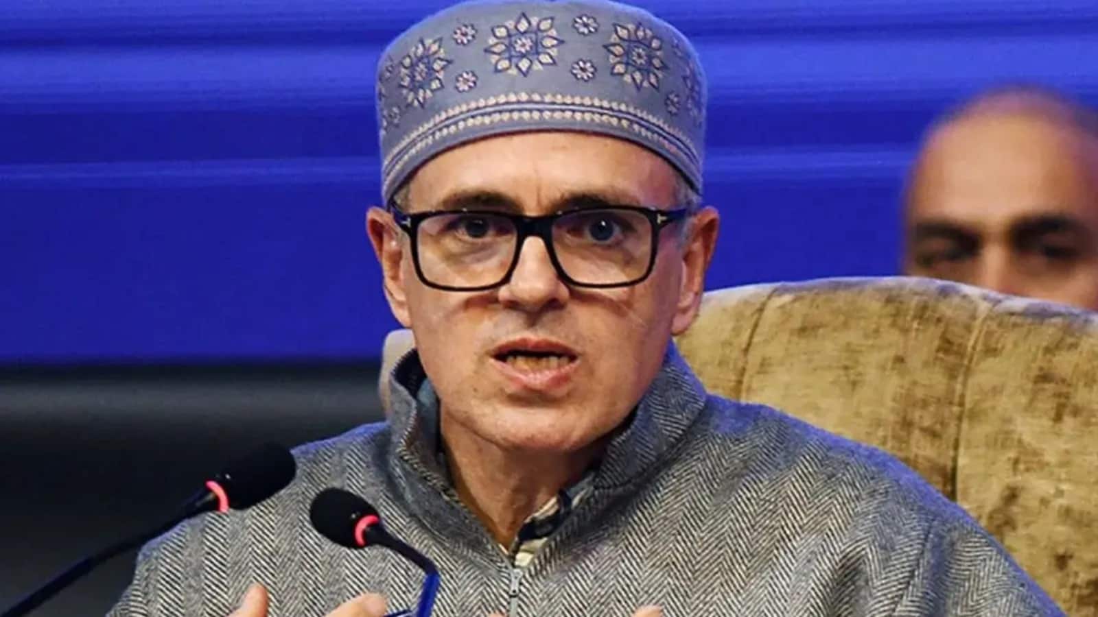 100 करोड़ के मानहानि नोटिस पर उमर अब्दुल्ला का तंज