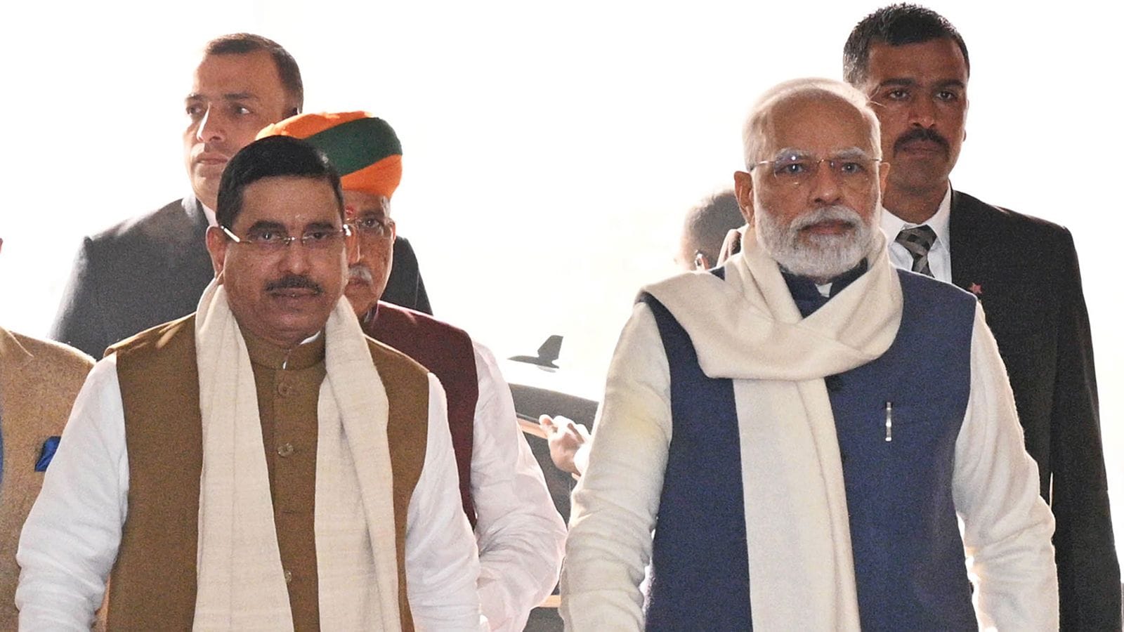 Pralhad Joshi: धर्मेंद्र प्रधान की जगह प्रह्लाद जोशी को शिक्षा मंत्री क्यों बनाया गया? माने जाते हैं मोदी सरकार के भरोसेमंद संकटमोचक | Moneycontrol Hindi