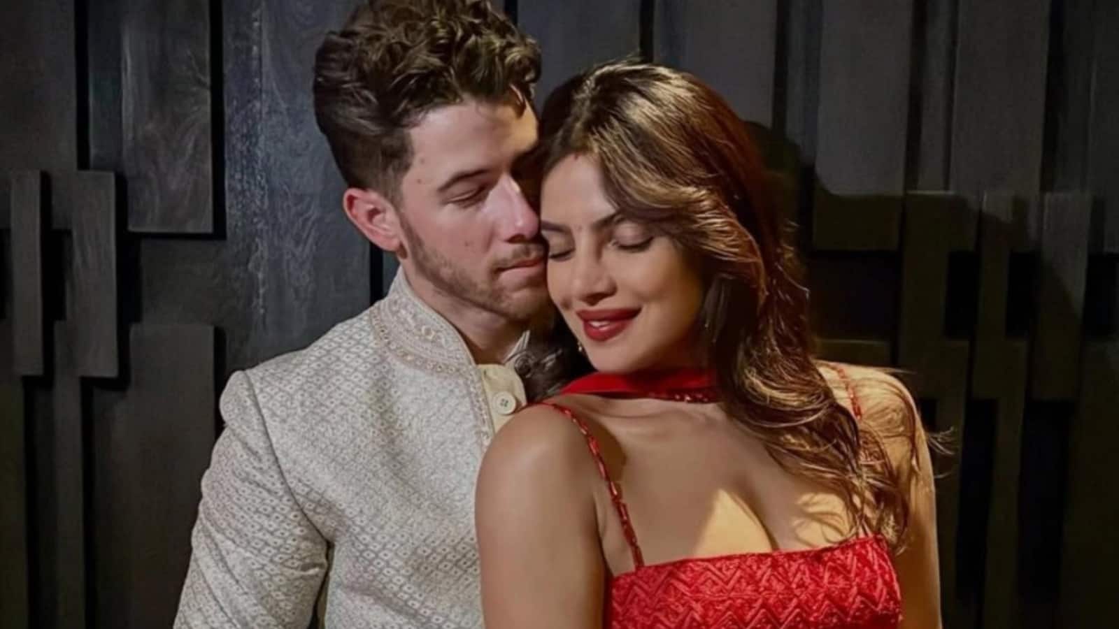 Nick Jonas: निक जोनस ने रिवील की देसी गर्ल के साथ फर्स्ट चैट, ऐसे शुरू हुई थी दोनों की लव स्टोरी Nick Jonas: निक जोनस ने रिवील की देसी गर्ल के साथ फर्स्ट चैट, ऐसे शुरू हुई थी दोनों की लव स्टोरी