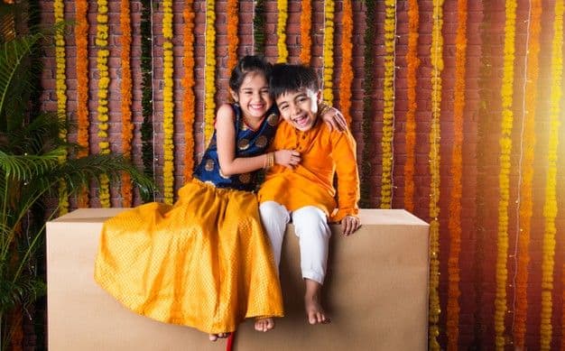 रक्षाबंधन पर करें ट्यूनिंग, भाई-बहन की मैजिक ट्रिक से फैमिली फोटो करे सुपरहिट! रक्षाबंधन पर करें ट्यूनिंग, भाई-बहन की मैजिक ट्रिक से फैमिली फोटो करे सुपरहिट!