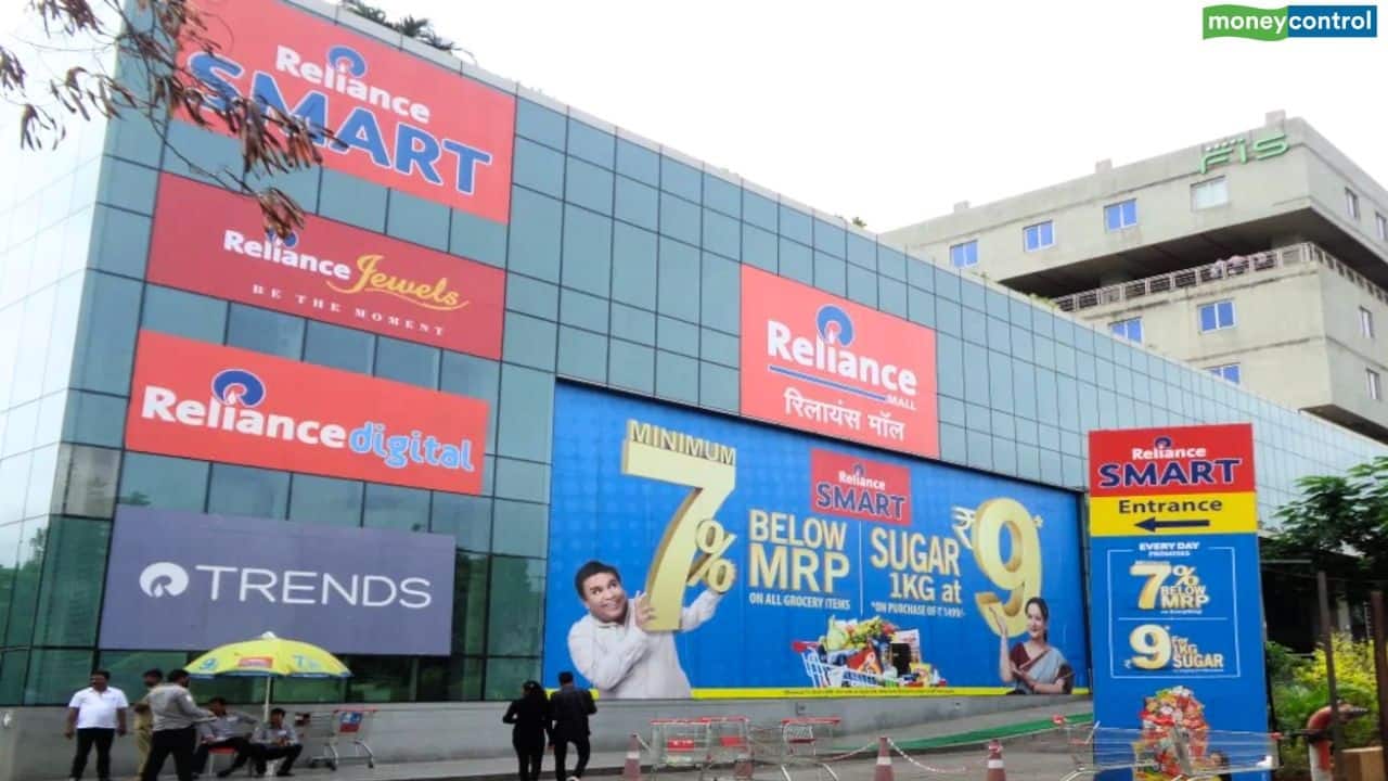 Reliance Retail का रेवेन्यू जून तिमाही में 7.4 फीसदी बढ़कर 90,408 करोड़ रुपये पहुंचा Reliance Retail का रेवेन्यू जून तिमाही में 7.4 फीसदी बढ़कर 90,408 करोड़ रुपये पहुंचा