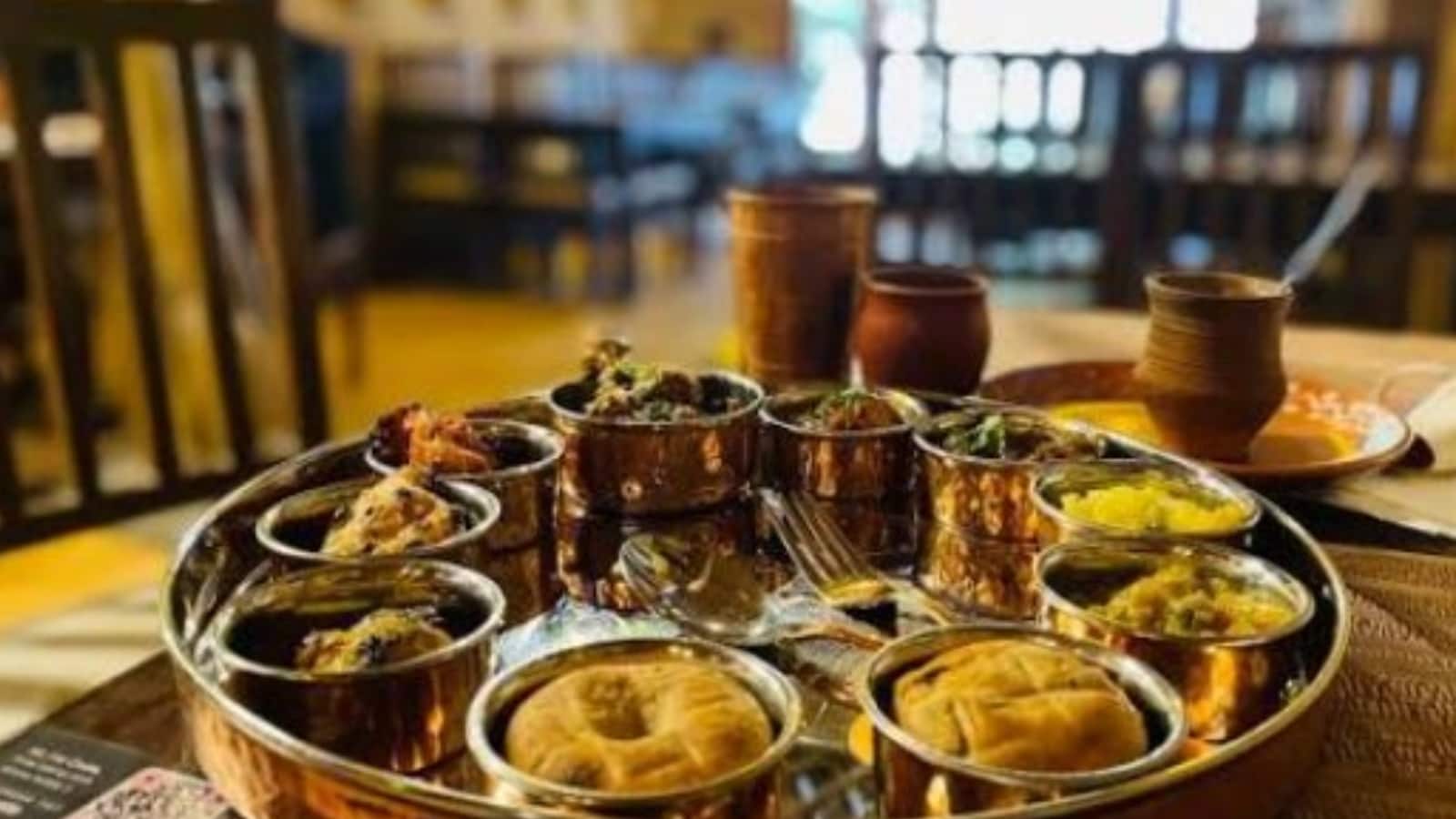 मुंबई में शख्स ने लाखों की सैलरी छोड़ किया 1.5 करोड़ का इन्वेस्टमेंट', रेस्टोरेंट और निवेश से हो रही 4 लाख की कमाई मुंबई में शख्स ने लाखों की सैलरी छोड़ किया 1.5 करोड़ का इन्वेस्टमेंट', रेस्टोरेंट और निवेश से हो रही 4 लाख की कमाई