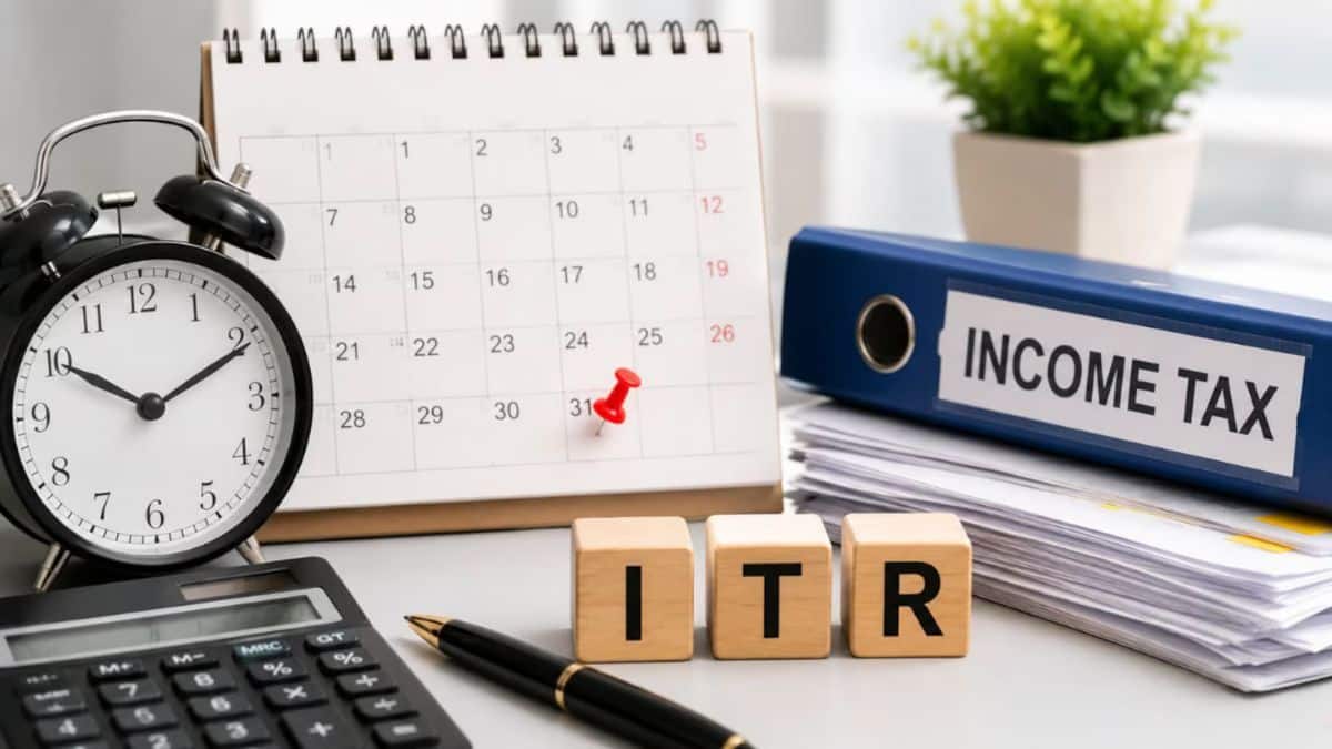 ITR Filing Rules: सैलरी, एक घर और ₹1.25 लाख से ज्यादा का म्यूचुअल फंड प्रॉफिट? जानिए इस साल आपको कौन सा ITR फॉर्म भरना होगा ITR Filing Rules: सैलरी, एक घर और ₹1.25 लाख से ज्यादा का म्यूचुअल फंड प्रॉफिट? जानिए इस साल आपको कौन सा ITR फॉर्म भरना होगा